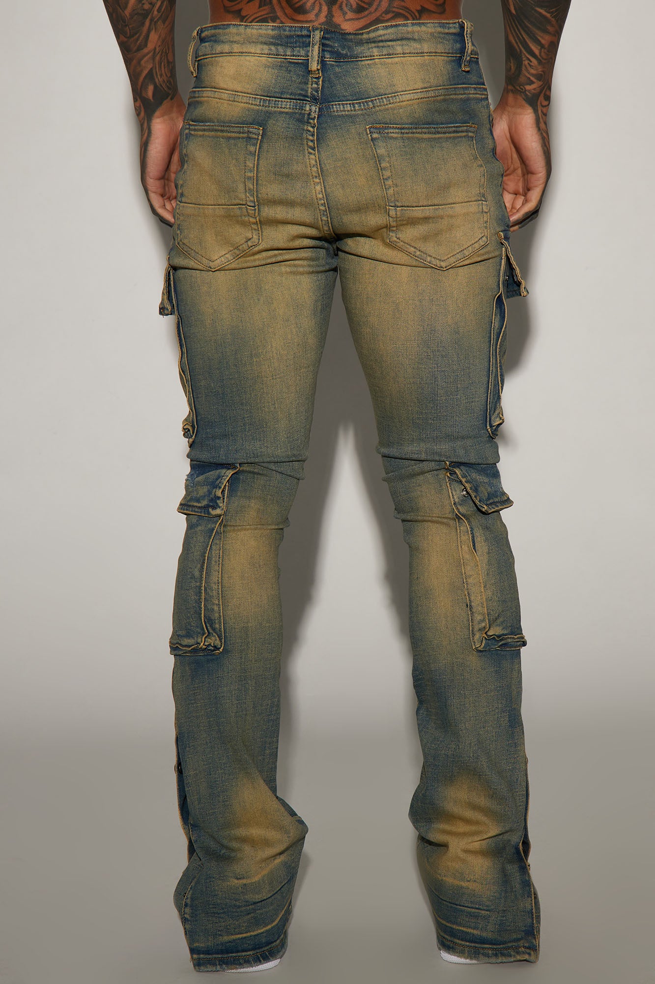 On The Set Stacked Skinny Snap Flare Jeans · vista 4