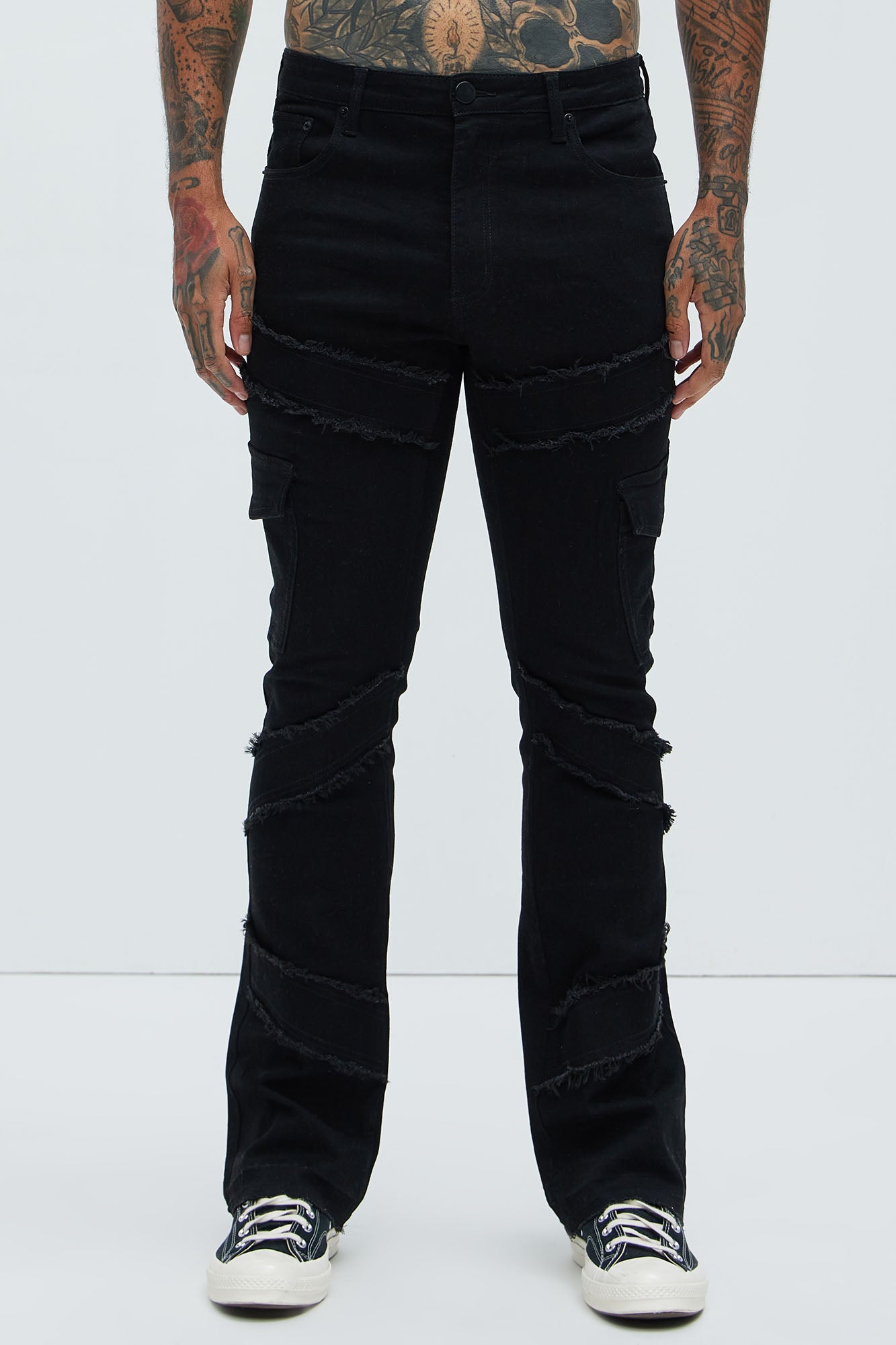 Simi Fray Cargo Stacked Skinny Flare Jeans · vista en modelo