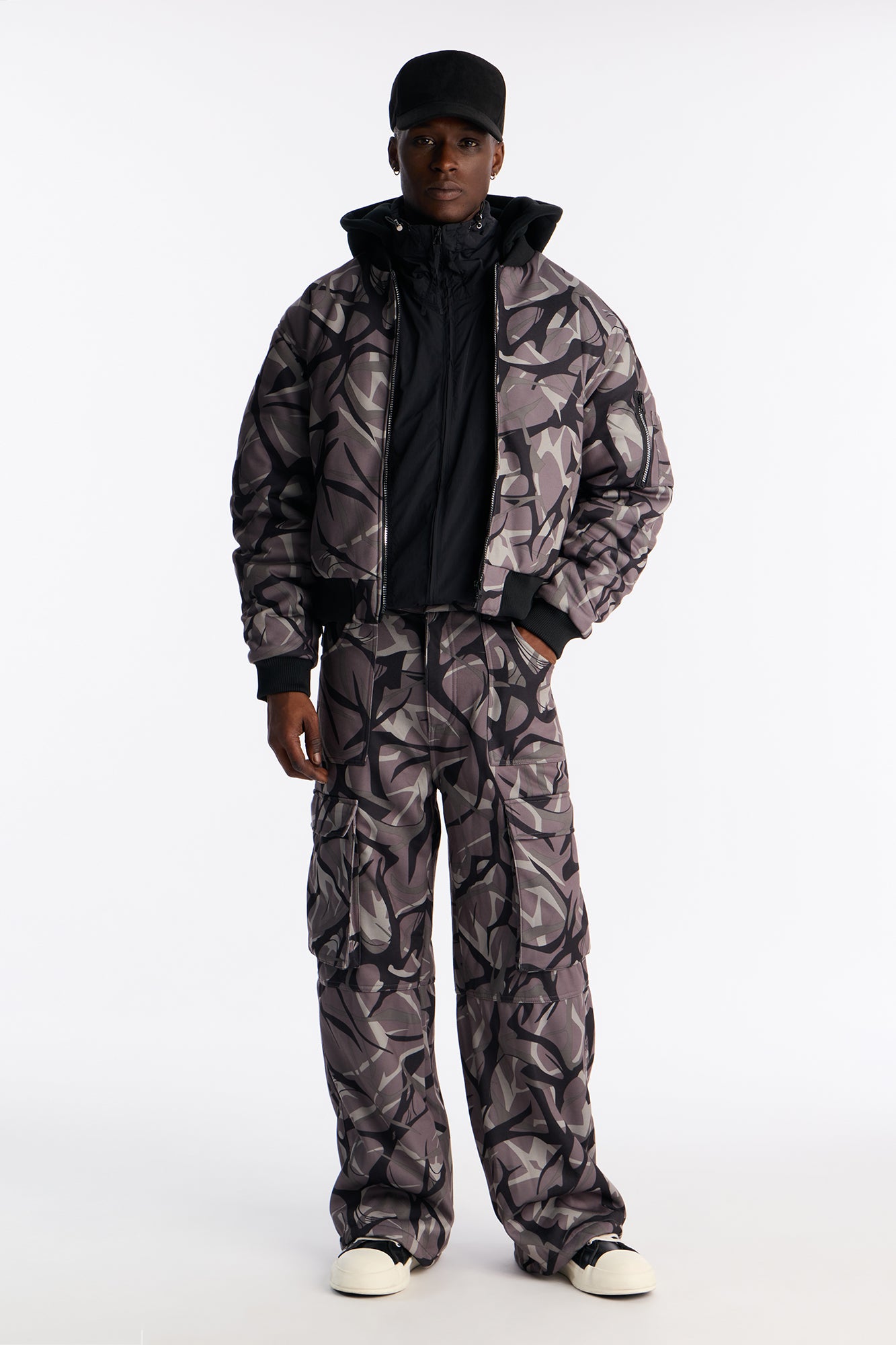 In The Cut Camo Sweatpants · vista 2