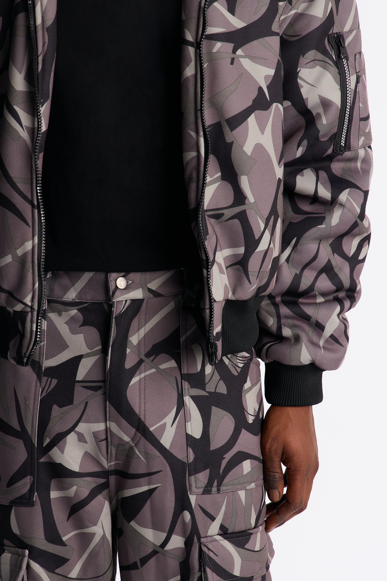 In The Cut Camo Sweatpants · vista 3
