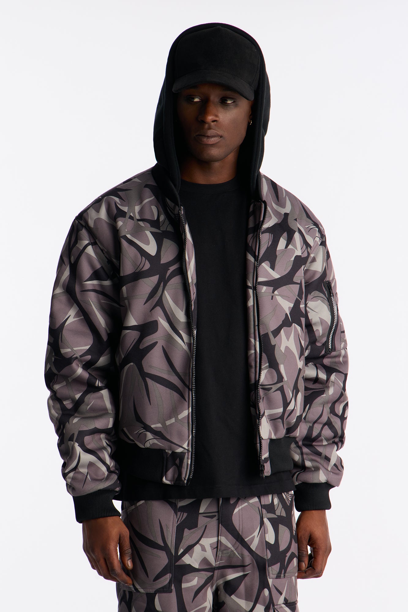 In The Cut Camo Zip Up Hoodie · vista en modelo