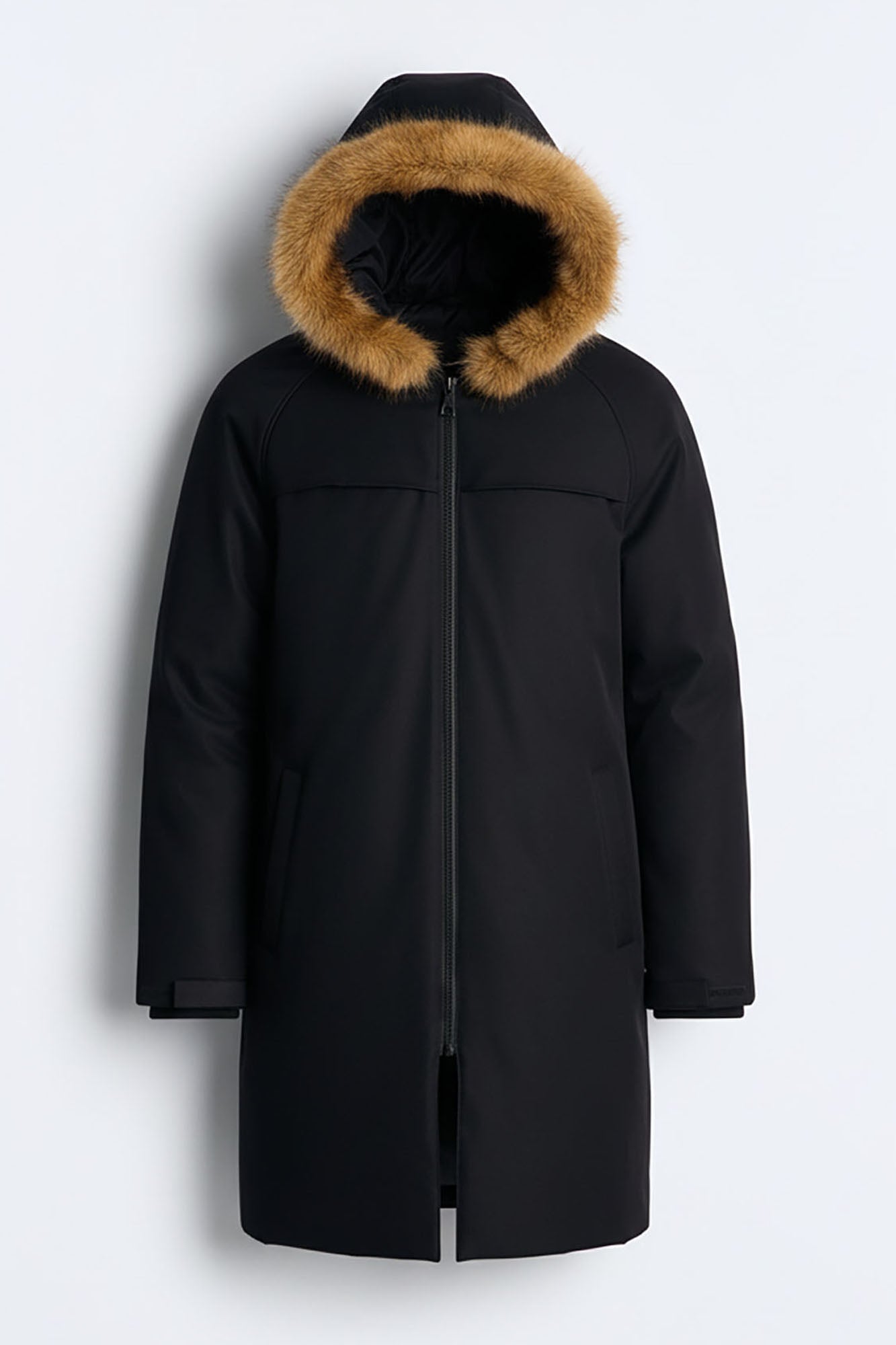 Iced Out Padded Faux Trim Parka · vista en modelo